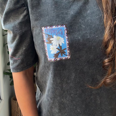 REMERA GUARANÁ MANGA PRINCESA PASIONARIAS NEVADA CUELLO REDONDO (Ed. limitada MANANTIALES 111)