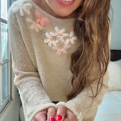 SWEATER COATI TEJIDO VAINILLA EN LANA MOHAIR con FLORES ROSA