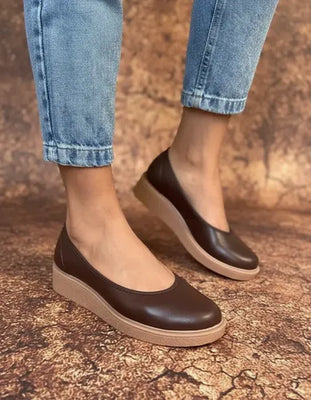 AGNES - ZAPATOS TACO CHINO en CHOCOLATE PU