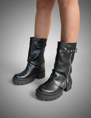 BOTAS LUCILLE CON PLATAFORMA MEDIA CAÑA ABULLONADA