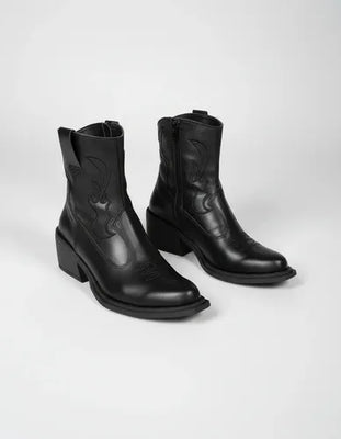 BOTAS TEXANAS MYRA NEGRO BORDADA PUNTA FINA CIERRE LATERAL NEGRO