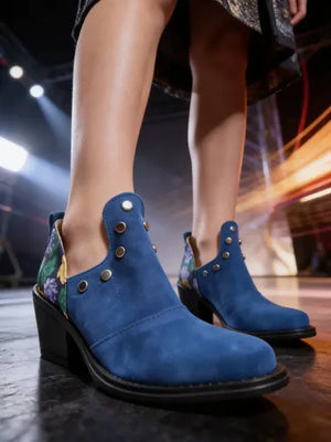 CHARRITOS ARYA GAMUZADO AZUL SINTÉTICO con TACHAS y TALÓN ESTAMPADO LOTO