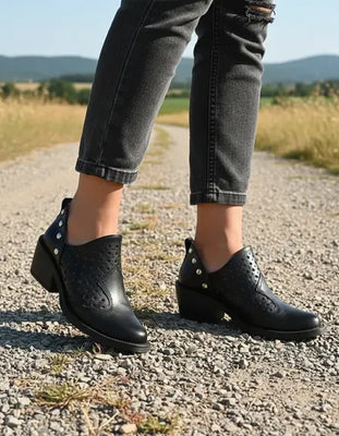 CHARRITOS LAYLA con TACHAS y CALADOS Base NEGRA