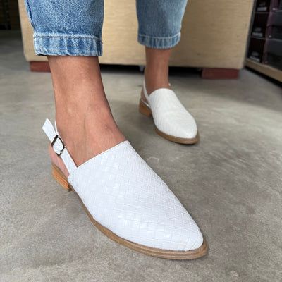 ZUECOS EMA BLANCO TRAMADO Tipo SLIPPERS con PULSERA