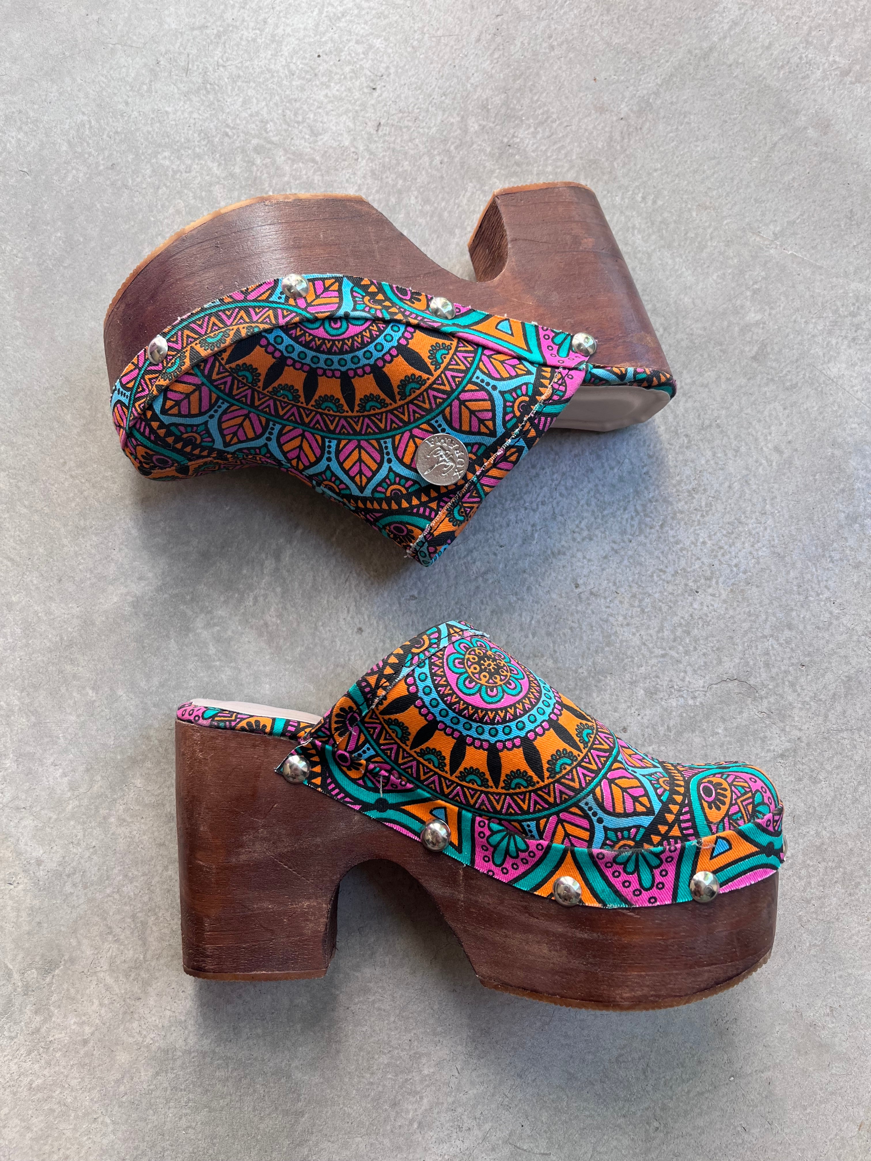 SANDALIA ZUECO con PLATAFORMA y TACO Pasionaria