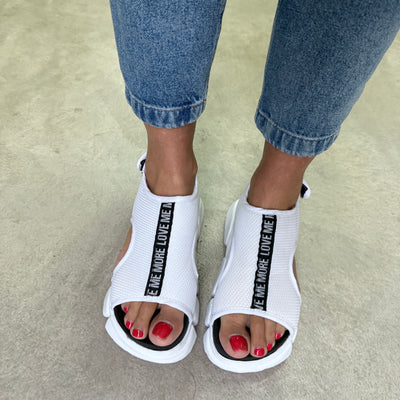 SANDALIAS CARLA CAPELLADA TELA BASE