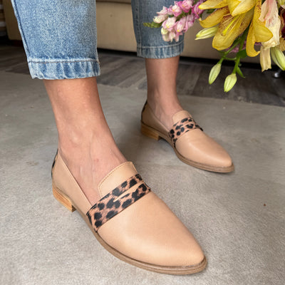 ZAPATOS MOCASINES CHATITAS IORIS TERRA VINCHA LEOP DORADO Y TALONERA LEOP DORADO