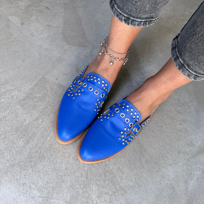 ZUECOS MACHI SIMIL CUERO Tipo SLIPPERS ROCK con DETALLE de OJALILLOS Y HEBILLA (Azul)