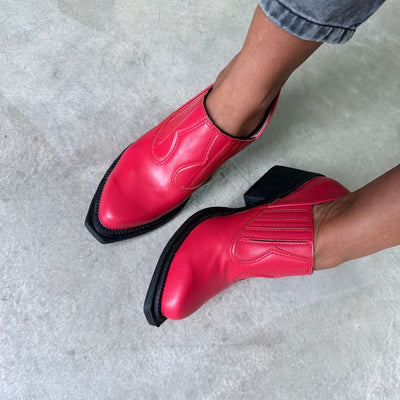 CHARRITOS MORELIA ROJO CON ELÁSTICO ECOCUERO Punta Lisa Base Cuadrada