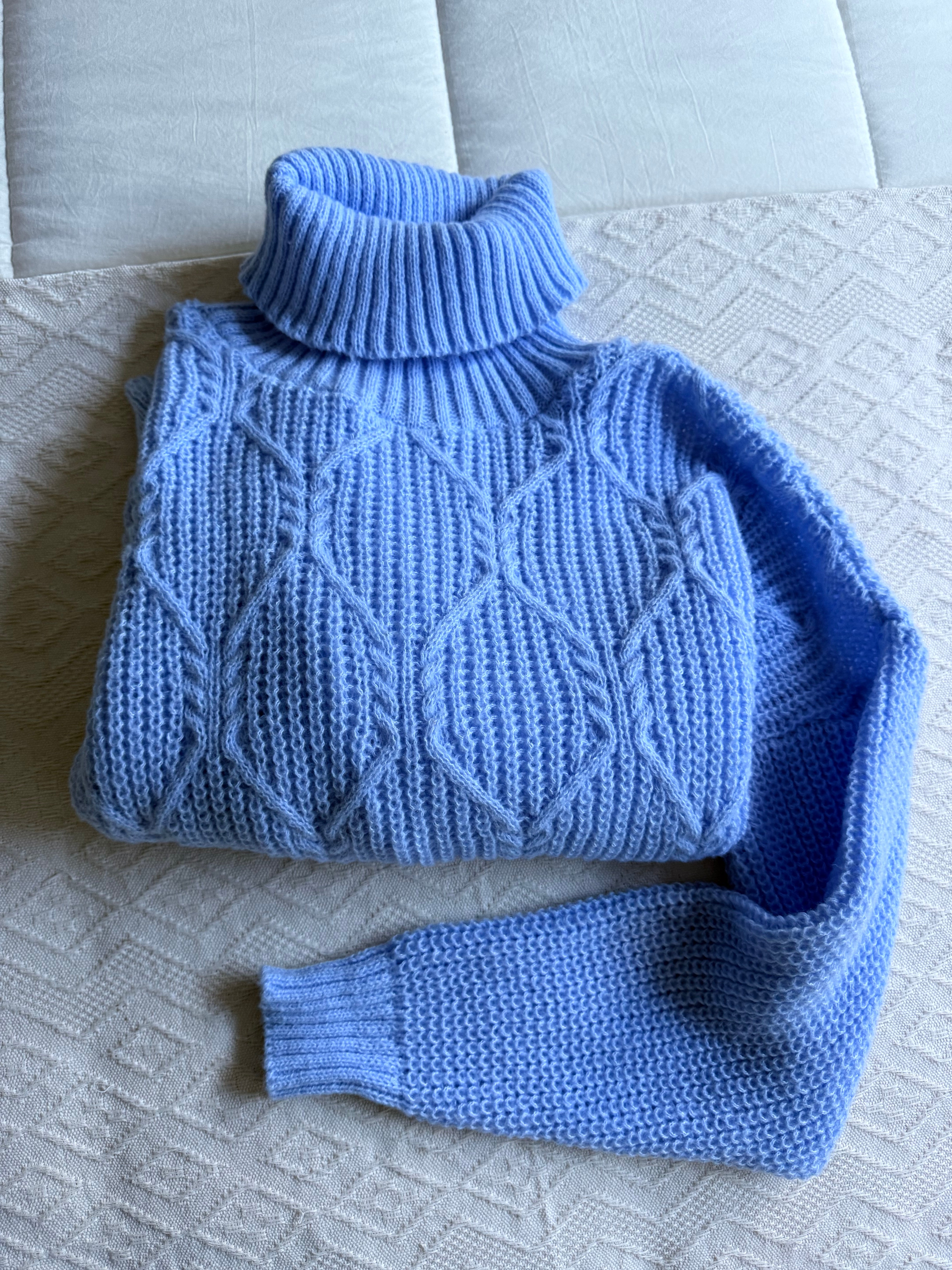 SWEATER POLERA BAGU CELESTE TEJIDO EN LANA Pasionaria