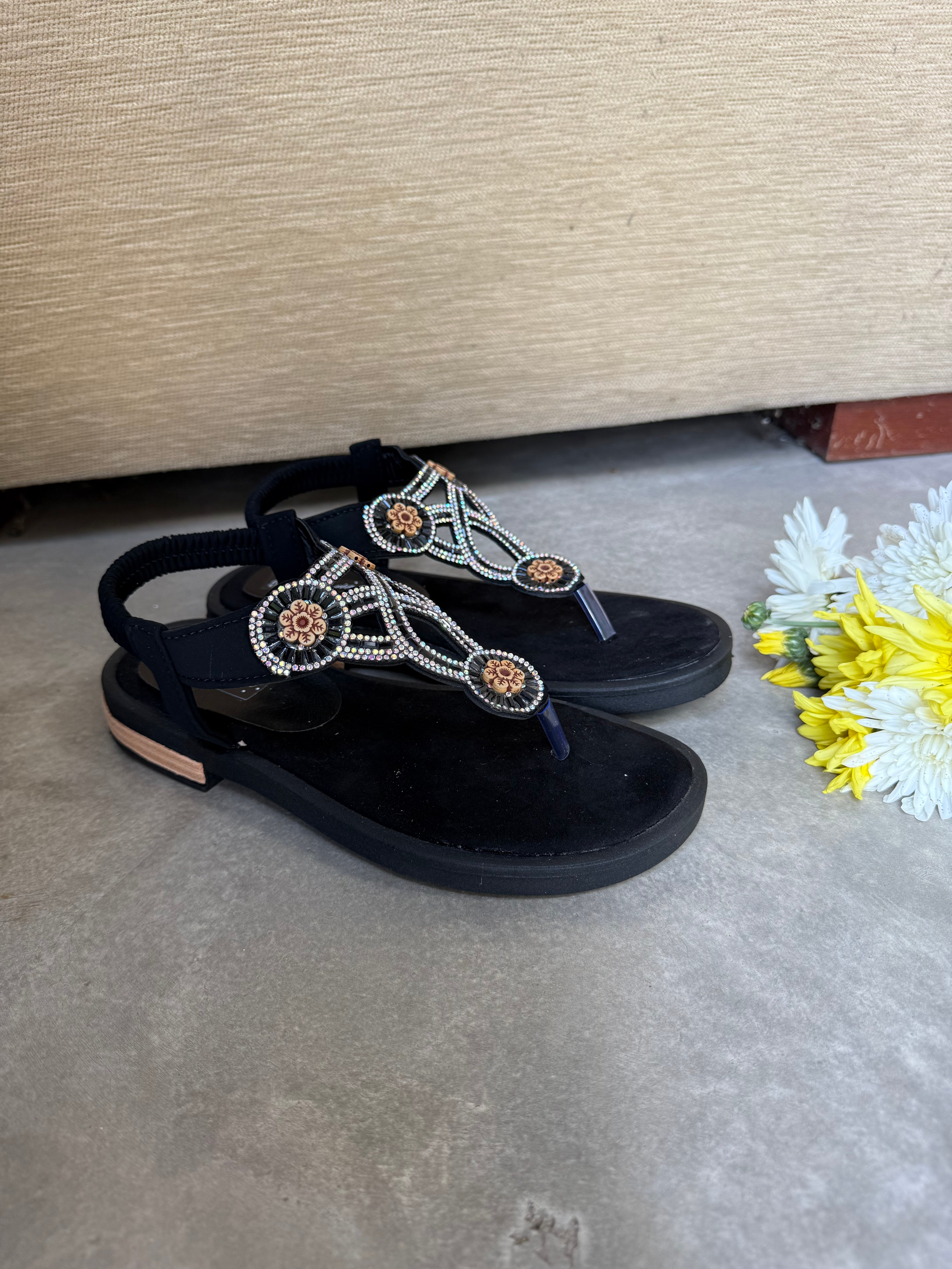 SANDALIAS VICTORIA OJOTA FLORES NEGRO STRASS TORNASOLADO Pasionaria