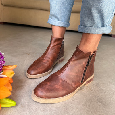 BOTINETA DANILA CIERRES CHOCOLATE