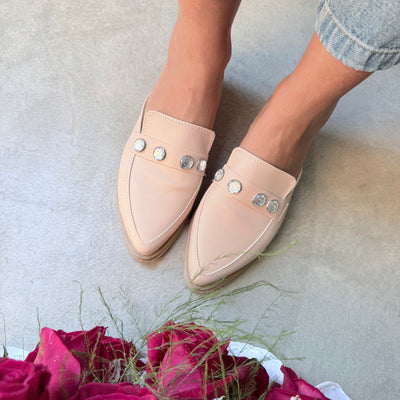 ZUECOS OMIMBI NUDE SIMIL CUERO Tipo SLIPPERS