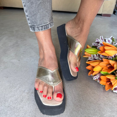 SANDALIAS JUANI OJOTAS de ECOCUERO CORTE EN V BASE DE EVA