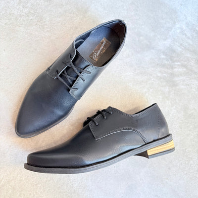 ZAPATO OLIVIA ACORDONADO en PUNTA NEGRO