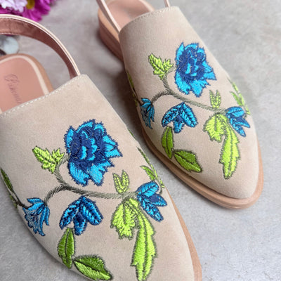 ZUECOS PEONIAS NATURAL BORDADA Tipo SLIPPERS con PULSERA NATURAL (Ed. LIMITADA)