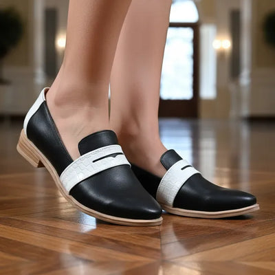 ZAPATOS MOCASINES CHATITAS IORIS NEGRO VINCHA BLANCO CROCO Y TALONERA BLANCO CROCO