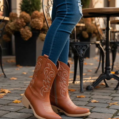 BOTAS TEXANAS NIKY BORDADA PUNTA FINA CIERRE LATERAL