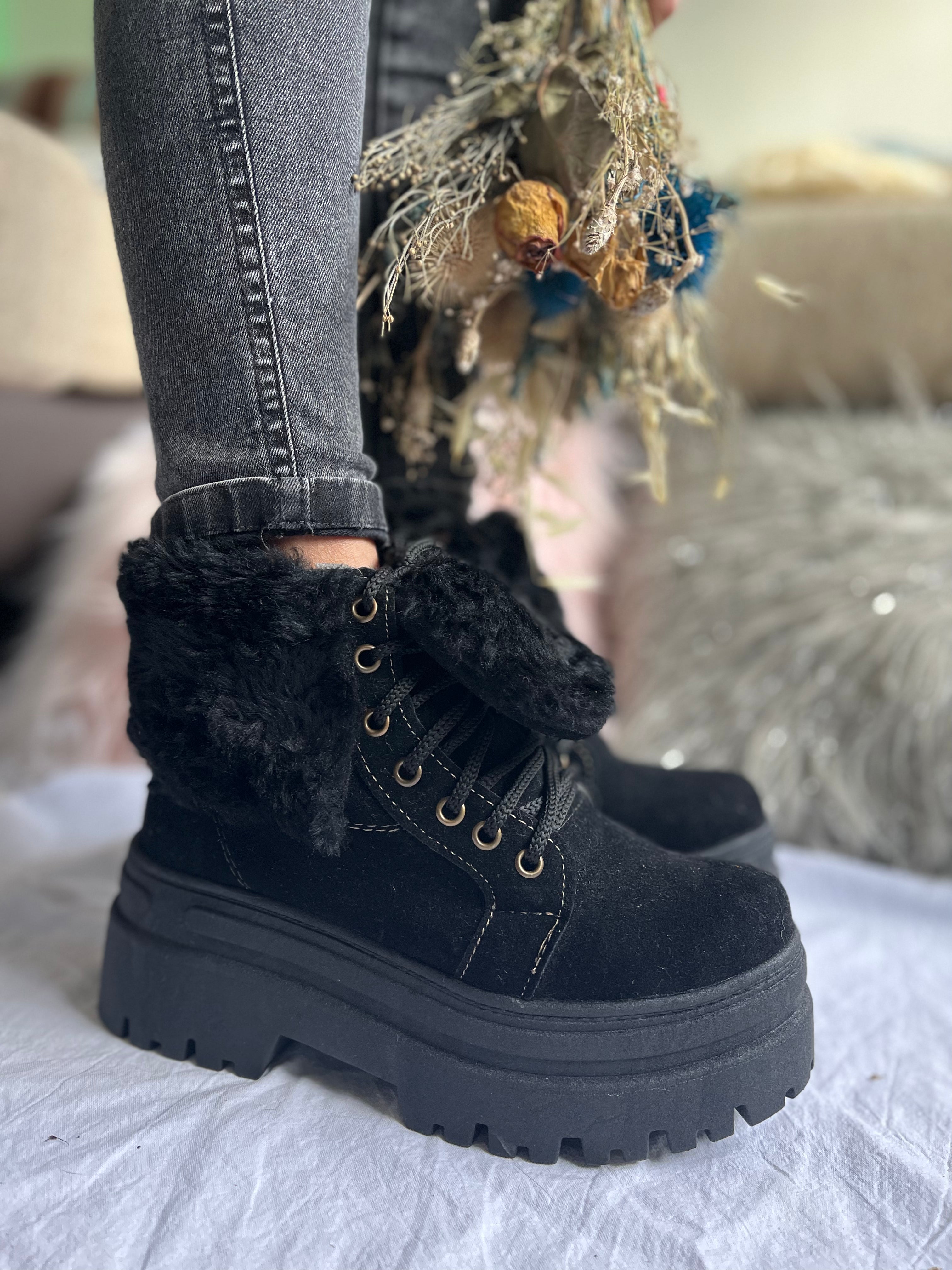 Botines con taco y discount cordones