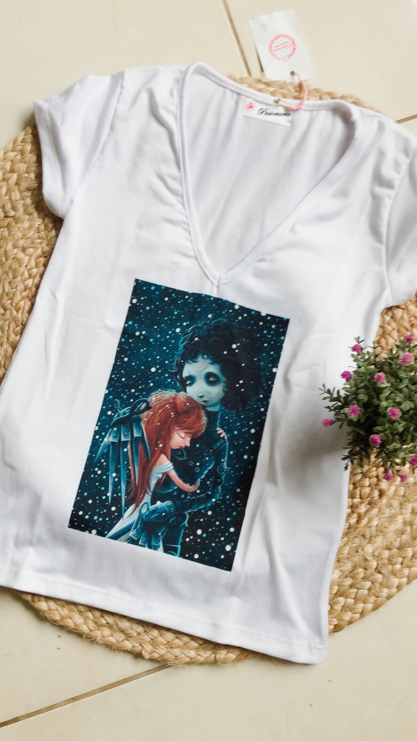 REMERA BÁSICA ESTAMPADA Joven Manos de Tijera Pasionaria