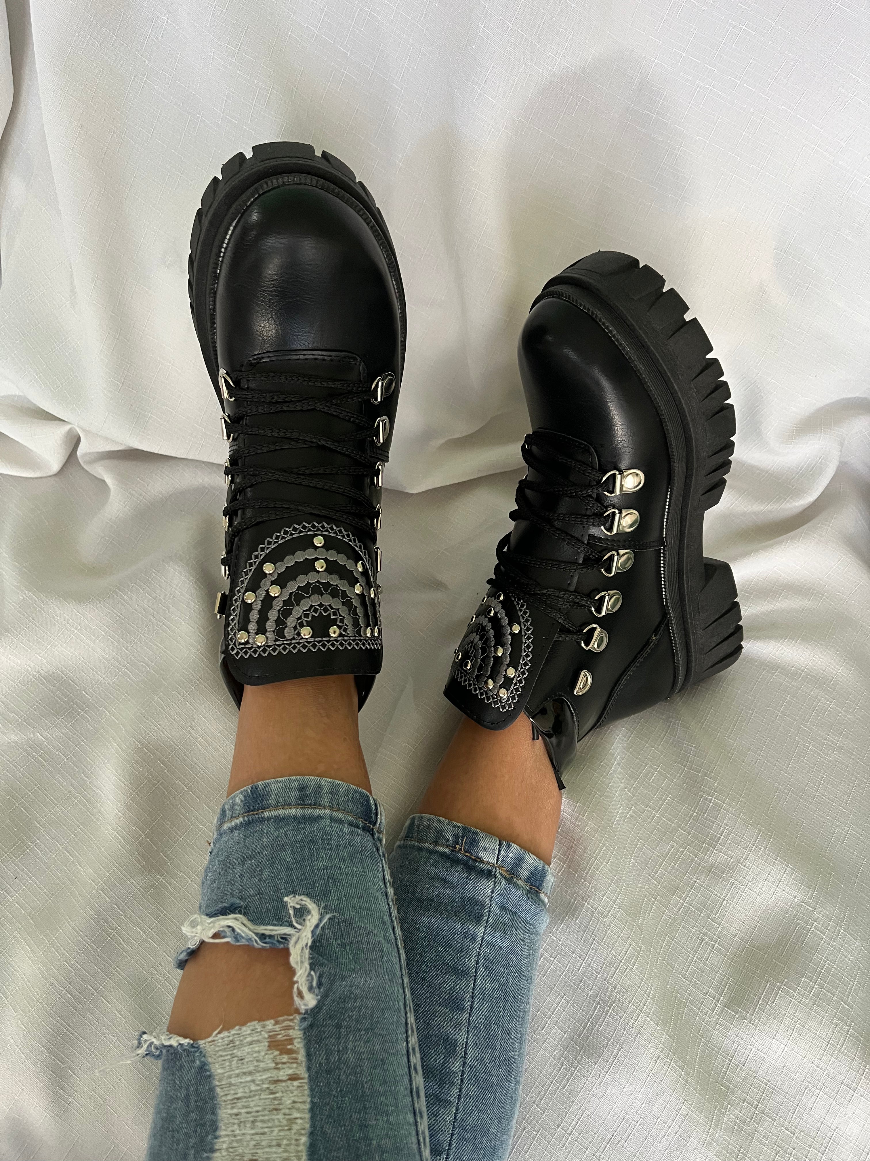 BORCEGOS MAITE ALPINOS MUJER ACORDONADO Pasionaria