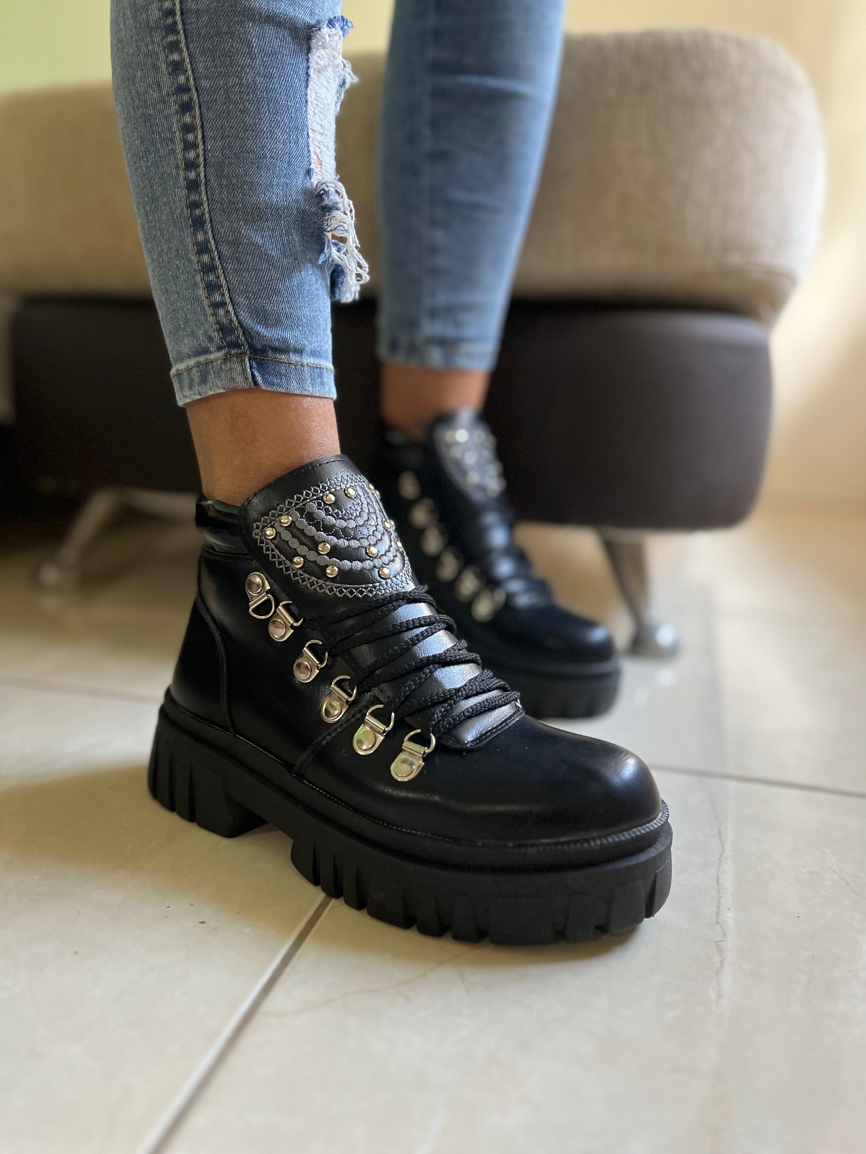 BORCEGOS MAITE ALPINOS MUJER ACORDONADO