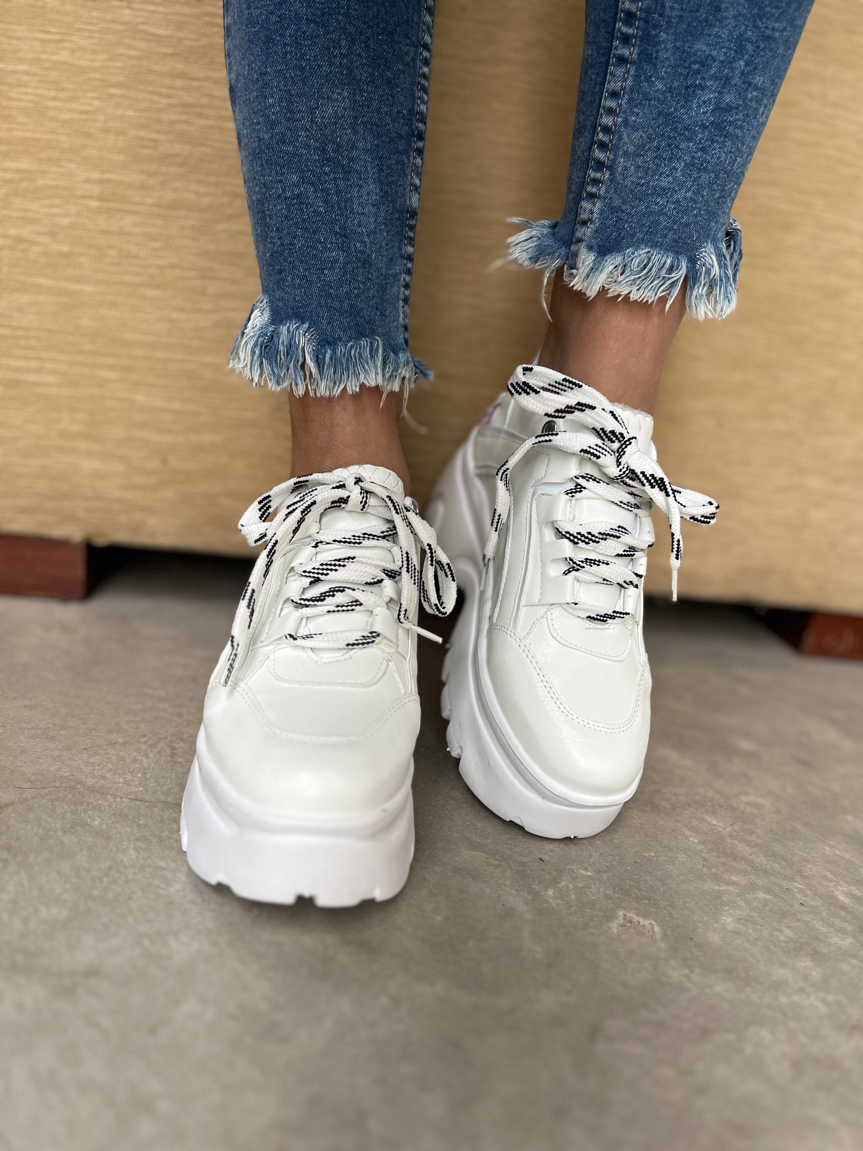 ZAPATILLA MAMBA con BASE ALTA ACORDONADA Pasionaria