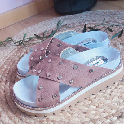 SANDALIAS con FAJA CRUZADA con TACHAS